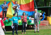 Eröffnung des 37. Spieltreffs mit Martina Krause (Spieltreff), Ines Henkel (LSB Bremen) und Tim Großmann, Bürgerparkdirektor (v.l.n.r.)