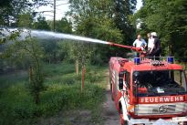 Bewässerungshilfe für Jungbäume durch die Freiwillige Feuerwehr Bremen