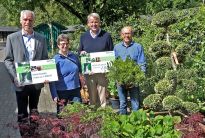 Übergabe der Pflanzenpakete aus den Gewinnen der Bürgerpark-Tombola auf dem Betriebshof des Bremer Bürgerparks