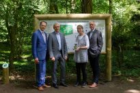 Der Bürgerparkverein bedankt sich bei Detlef Pauls und der Stiftung Dr. Heines für die Unterstützung des Naturlern- und Erlebnispfad im Stadtwald