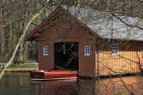 Die MS MARIE fährt ins Bootshaus, das Winterlager