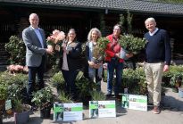 V.l.n.r.: Tim Großmann, Parkdirektor Serap Großklaus, Gewinnerin Ulrike Leuterer, Gewinnerin Volkmar Hase, Gewinner Jan-Dieter Bruns, Foto: Martin Rospek