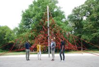 Einweihung des Seilzirkus, v.l.n.r.: Jörn Peter Wefing, Julia Maxwitat-Balzer - Sparkasse Bremen, Tim Großmann - Bürgerpark Bremen, Herr Szente - Gleistein GmbH, Foto: Benqt Heine