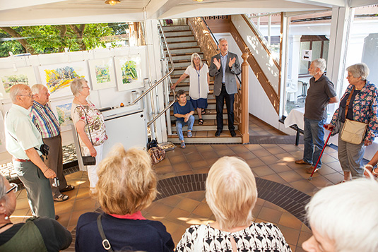 Eröffnung der Maltreff Ausstellung durch den Parkdirektor des Bremer Bürgerparks Tim Großmann