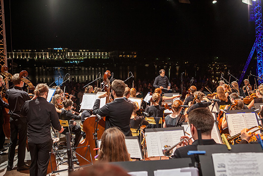 Das Jugendsinfonieorchester Bremen-Mitte unter der Leitung von Martin Lentz