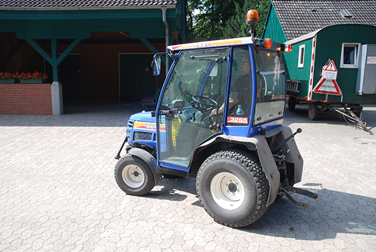 Bürgerpark Kompaktschlepper Seitenansicht