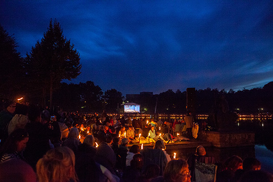 Picknick bei Musik und Licht