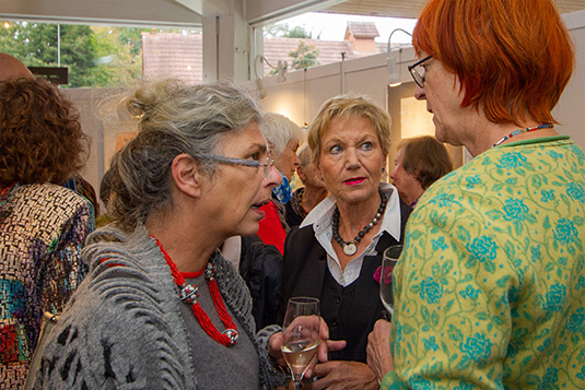 Sonia Schadwinkel im Gespräch mit Gästen